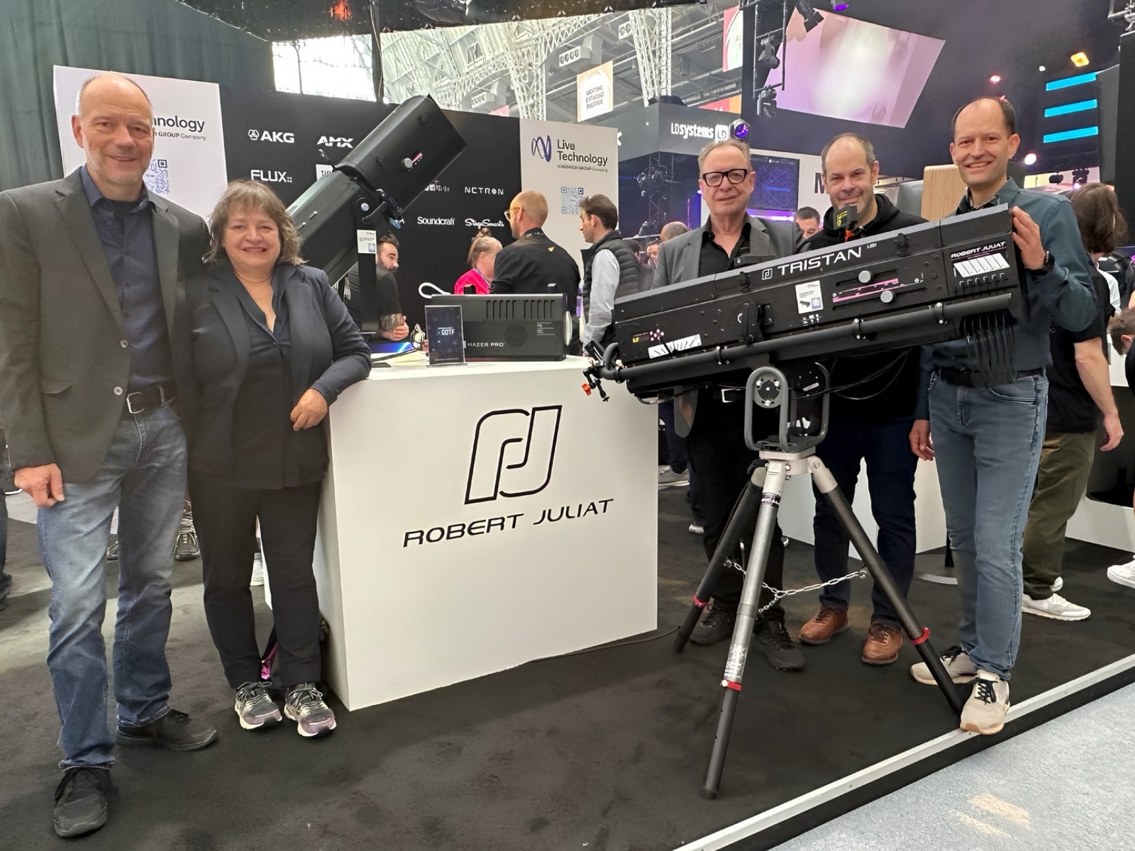 Robert Juliat ernennt cast C. Adolph & RST Distribution GmbH zum neuen Exklusivvertriebspartner für Deutschland und Österreich